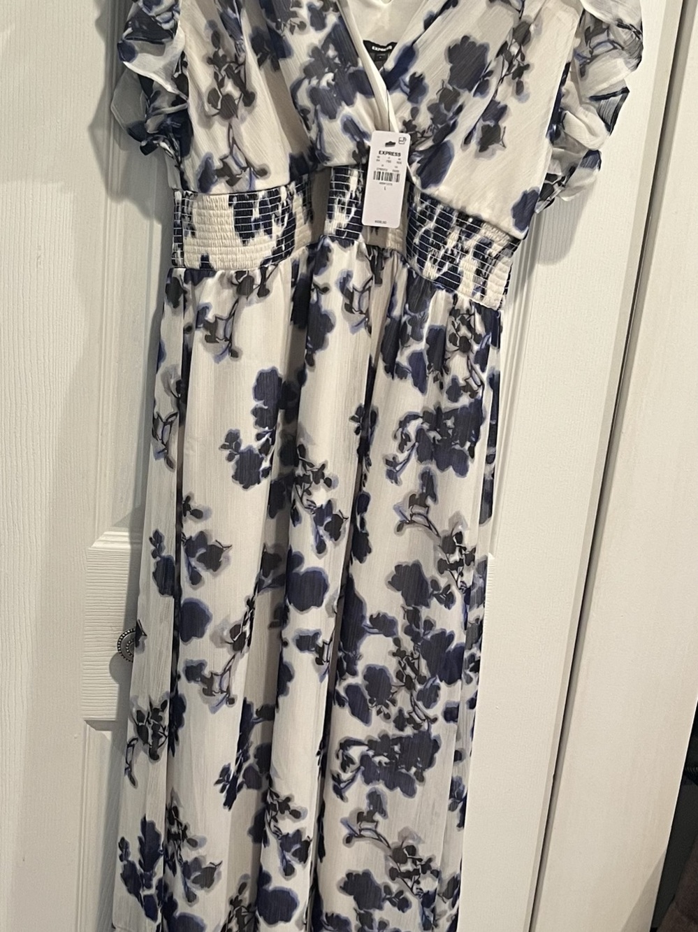 Express blue and white floral maxi dress size large new w tag